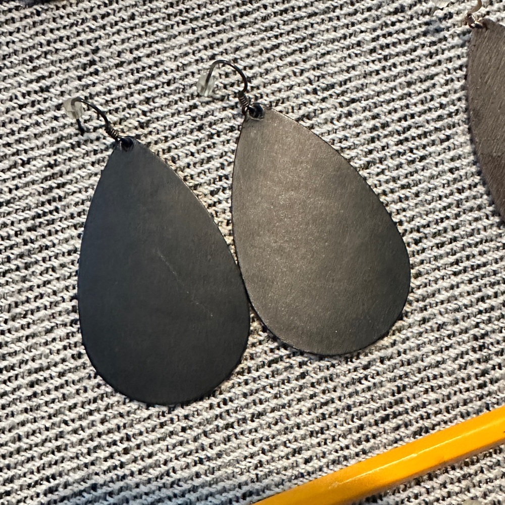 Nickel and Suede Black Teardrop Earrings